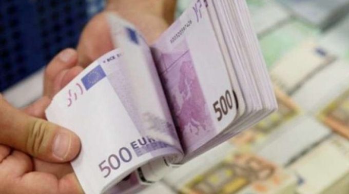 Permiresohet kursi: Bankat blejne valute, euro arrin nivelin me te larte ne 9 muaj